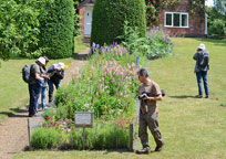 Small photograph of photographers
Click on the image to enlarge